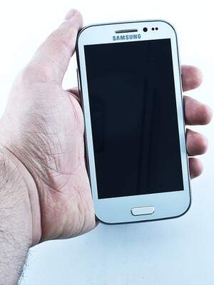 Samsung Galaxy I9500 Экран 4.7 дюймов/камера 2MPX